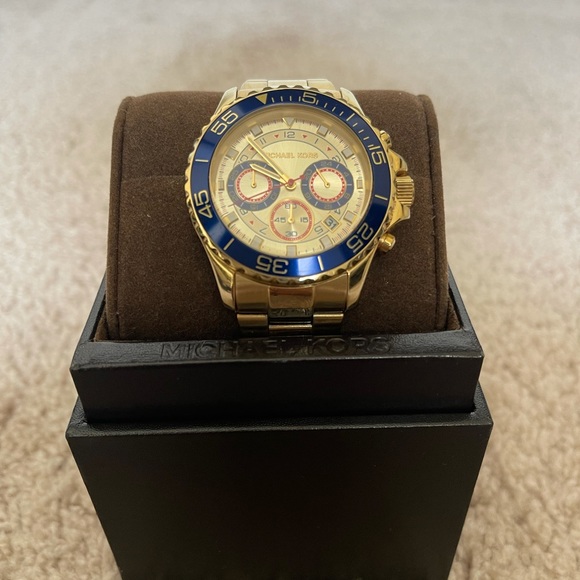 Authentic Micheal Kors watch. Unisex - Picture 1 of 4